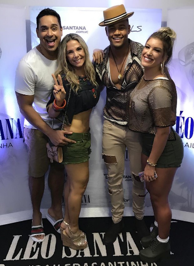 Xanddy, Carla Peres, Léo Santana e Lorena Improtta (Foto: Reprodução/Instagram)
