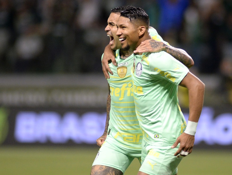 Dudu e Rony durante comemora&ccedil;&atilde;o da vit&oacute;ria do Palmeiras  &mdash; Foto: Alan Morici/AGIF