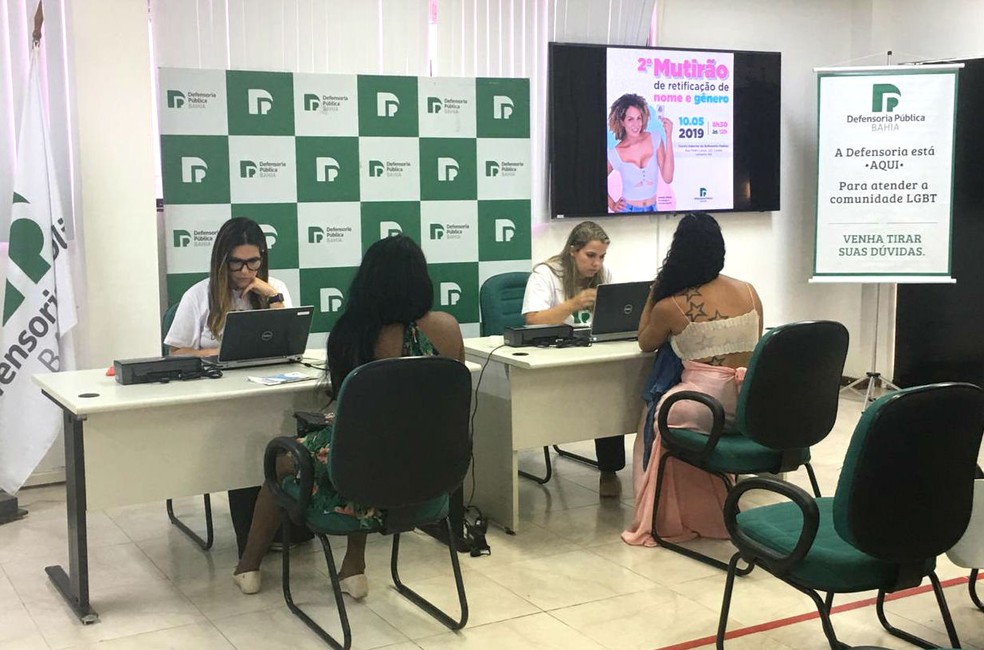 Segundo mutirão da Defensoria Pública para mudança de nome e gênero de pessoas trans em Salvador — Foto: Maiana Belo/G1 