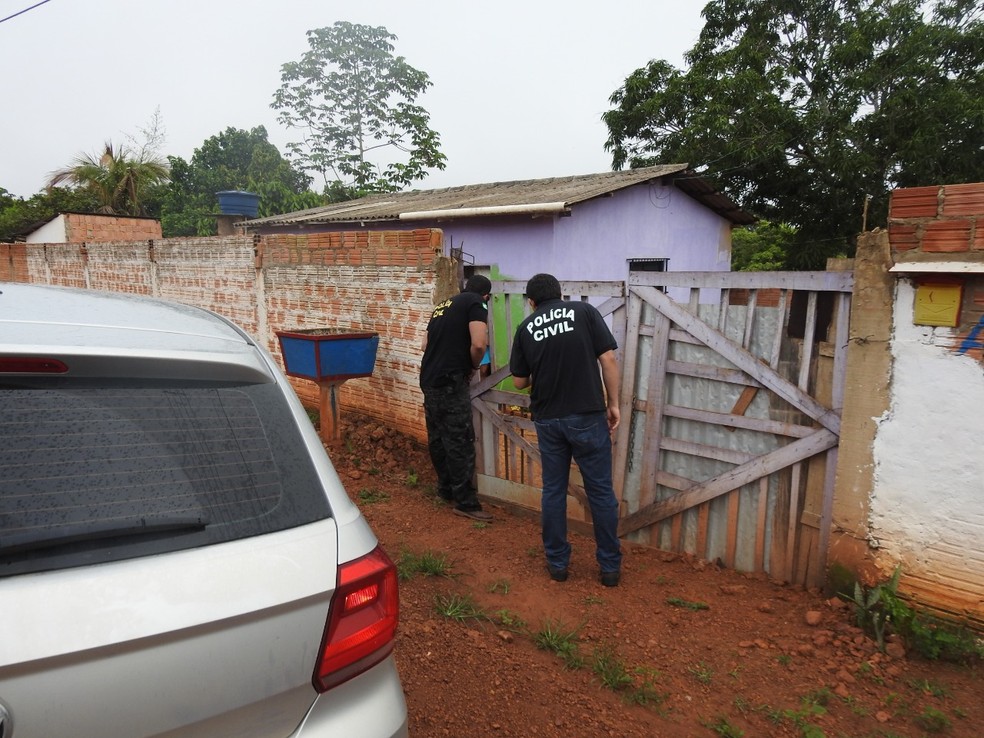 Agentes cumprem mandados na Operação Reverso em Rondônia — Foto: Polícia Civil/Divulgação