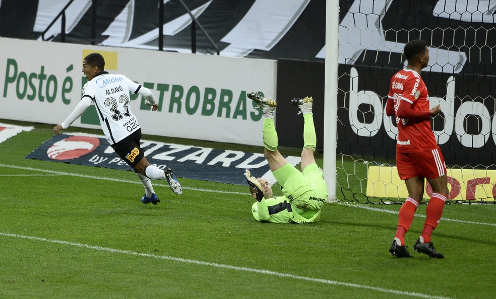 Davó comemora o gol da vitória do Corinthians sobre o Inter — Foto: Marcos Ribolli