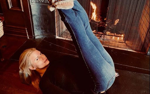 Jessica Simpson impressiona fãs com boa forma em pose de ioga após perder  45 quilos - Monet