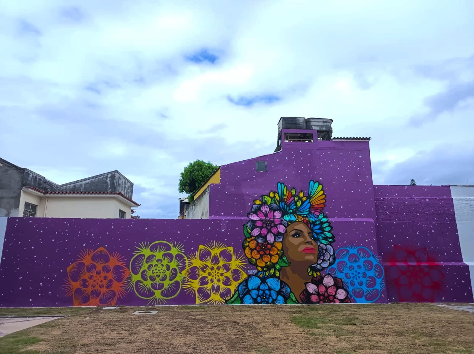 Novo modelo de unidade educacional no Rio homenageia Elza Soares