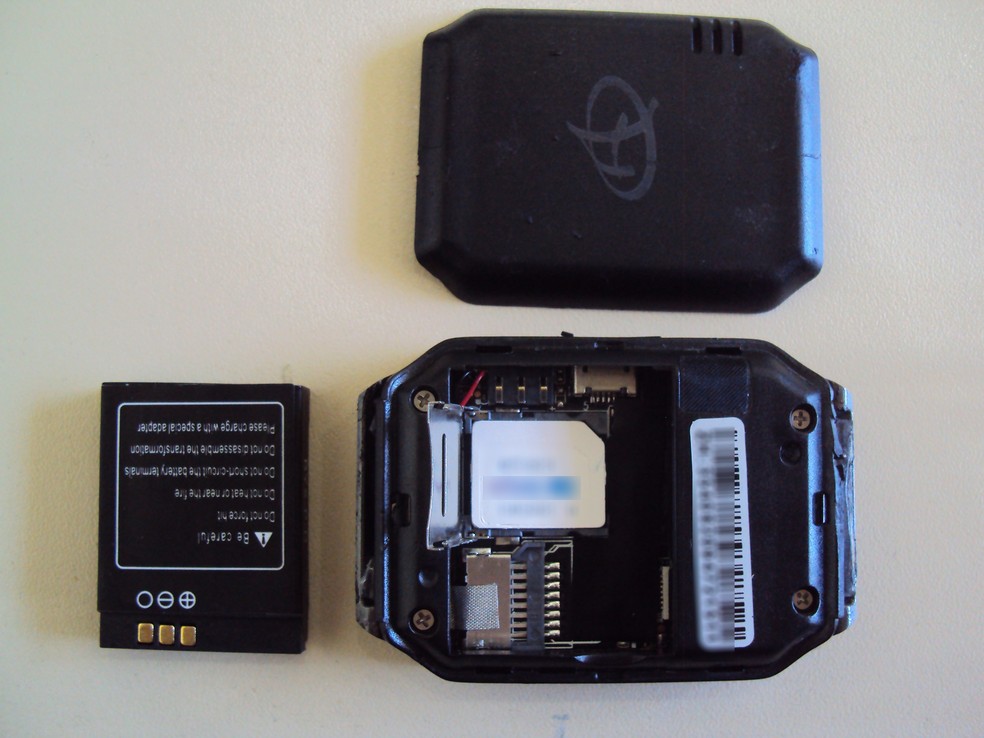 Celular escondido em rolo de barbante foi apreendido em Caiuá (Foto: SAP/Cedida)