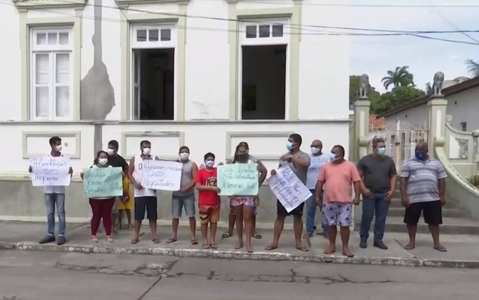 Funcionários contestam demissões de prefeitura na BA após concurso ser suspenso por suspeita de irregularidades — Foto: Reprodução/TV Santa Cruz