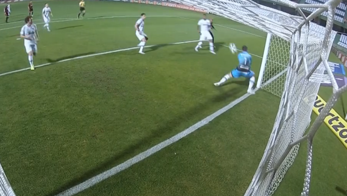 Marcelo Grohe e defesa de cabeça estão entre as mais belas da rodada