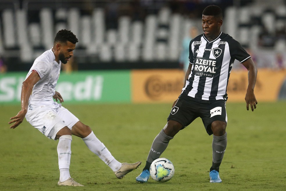 Gabriel Cortez não faz parte dos planos do Botafogo — Foto: Vitor Silva/Botafogo