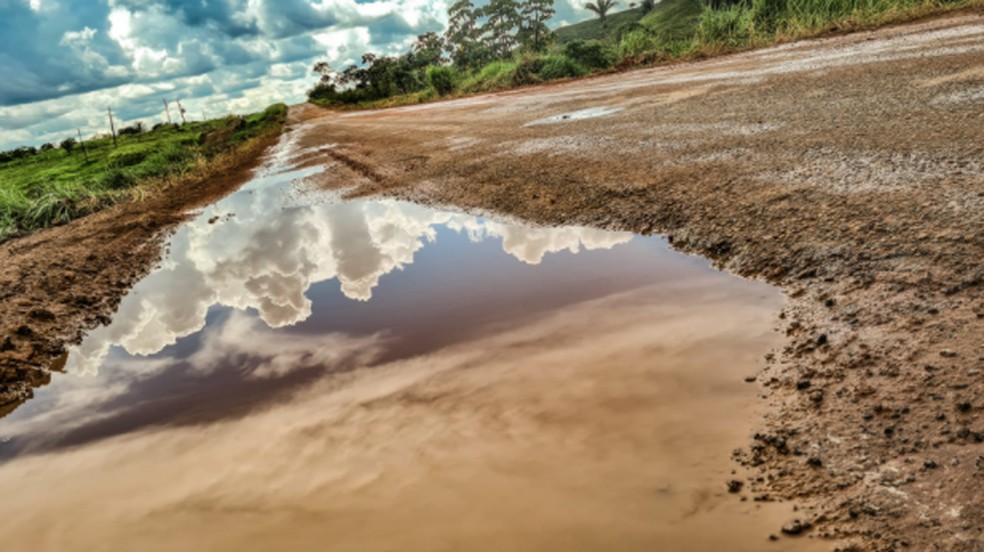 Buracos na pista são o reflexo da BR-364 — Foto: Juan Diaz/Arquivo pessoal