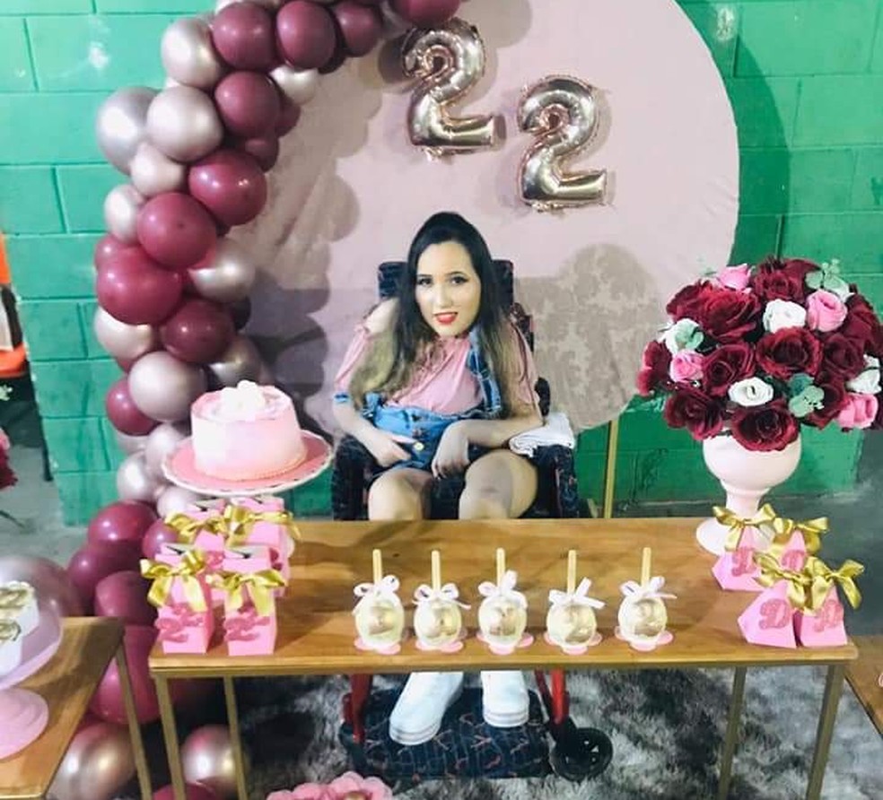 Danubia tem 22 anos e conseguiu se recuperar das duas doen&ccedil;as &mdash; Foto: Arquivo Pessoal