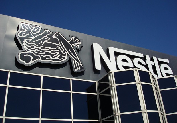 Logotipo da Nestlé e visto no alto da sede da empresa em Glendale (Foto: Getty Images/Arquivo)