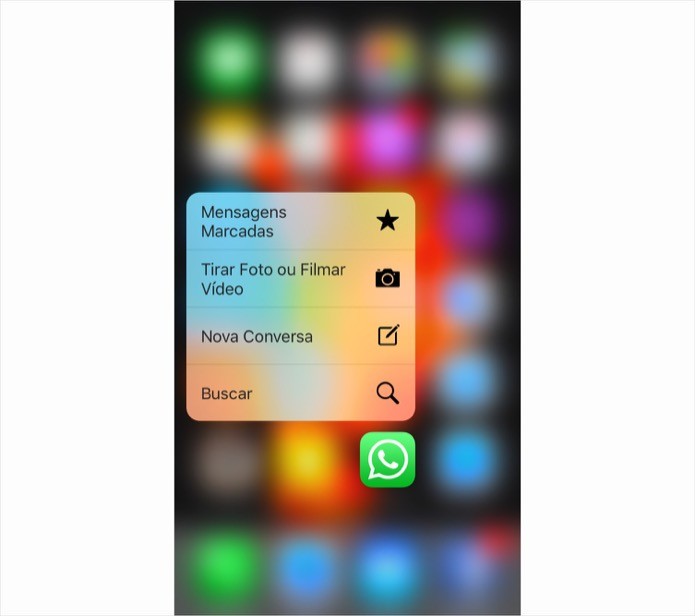 Acessando atalhos do 3D Touch no ícone do WhatsApp (Foto: Reprodução/Helito Bijora) 