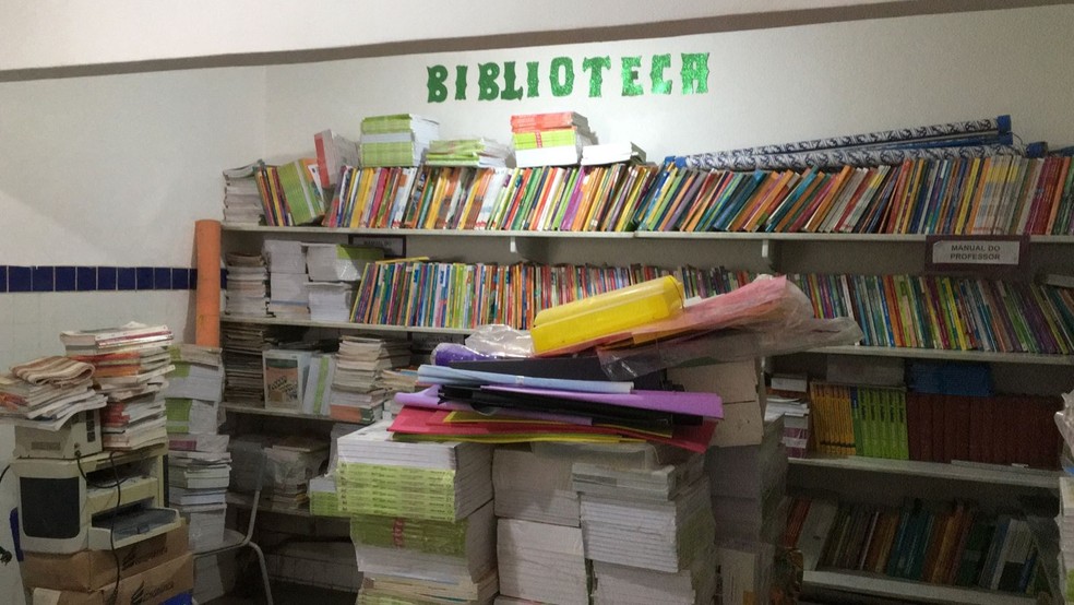 Pais e responsáveis reclamam da falta de aulas — Foto: Padro TRindade/Inter TV Cabugi