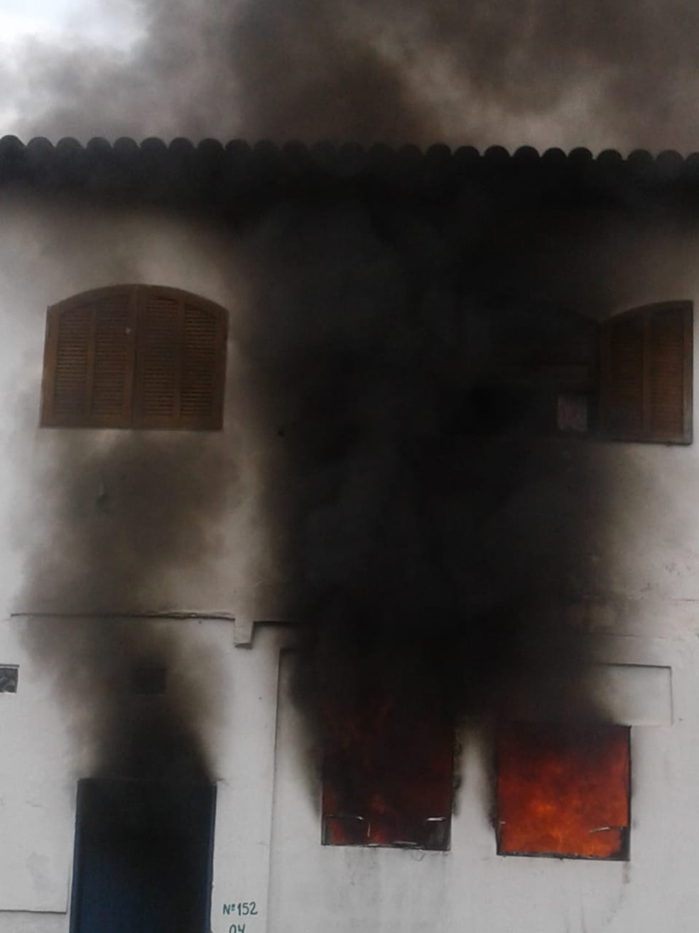 Incêndio atinge casa em Paraty — Foto: Reprodução