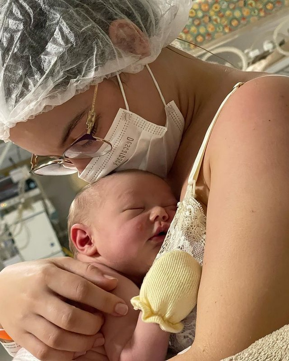 Karoline Calheiros e L&eacute;o &mdash; Foto: Instagram