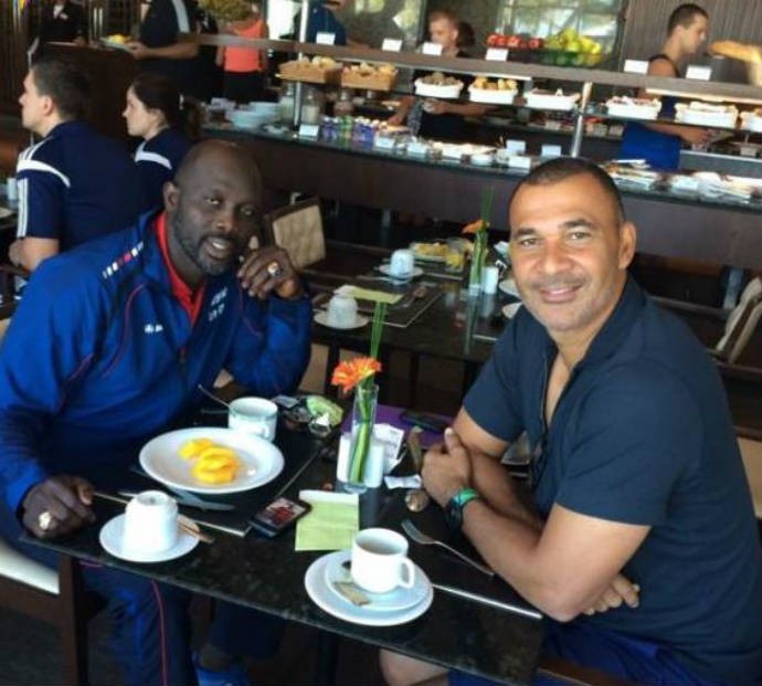 Ruud Gullit aproveita café da manhã com George Weah