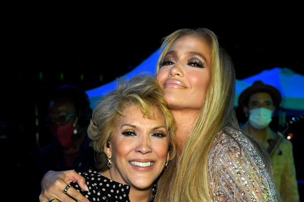 Jennifer Lopez com a mãe, Guadalupe Rodríguez (Foto: Getty Images)