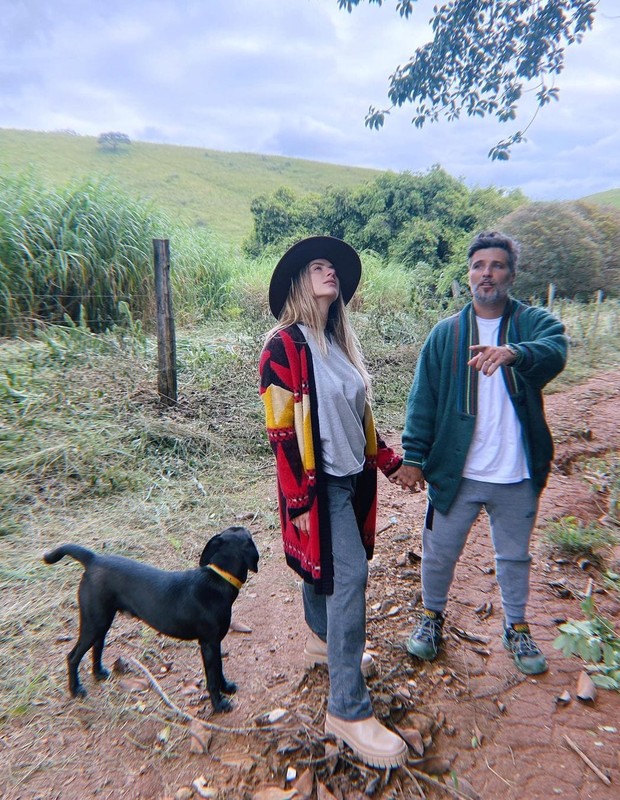 Giovanna Ewbank e Bruno Gagliasso mostram dia a dia no rancho (Foto: Reprodução/Instagram)
