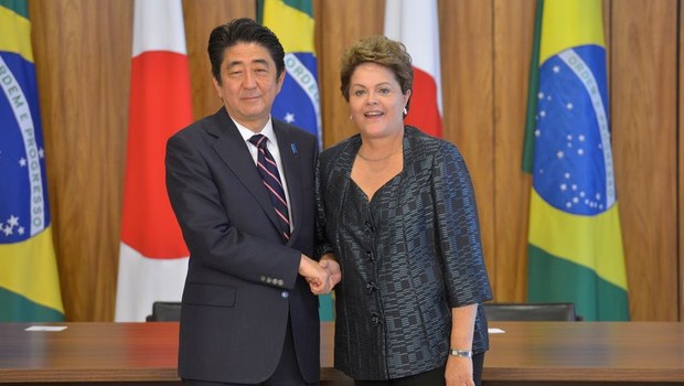 Primeiro-ministro do Japão, Shinzo Abe, e presidente Dilma Rousseff (Foto: Wilson Dias / Agência Brasil)