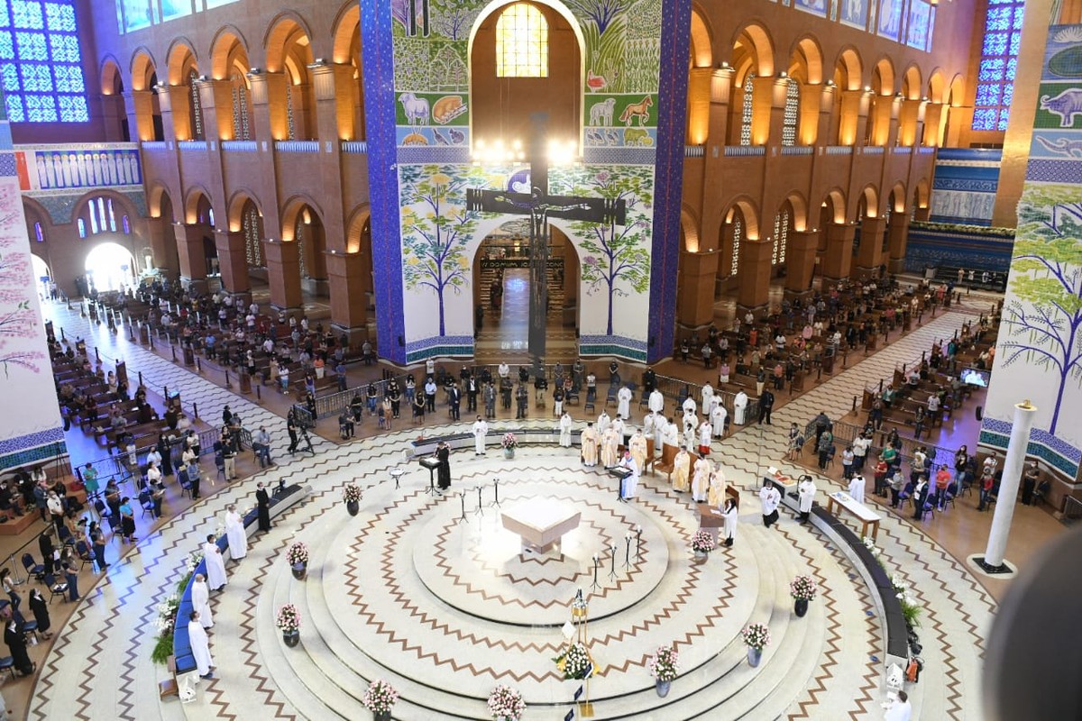 Santuário Nacional De Aparecida Volta A Celebrar 12 De Outubro Com A Presença De Fiéis Nas 