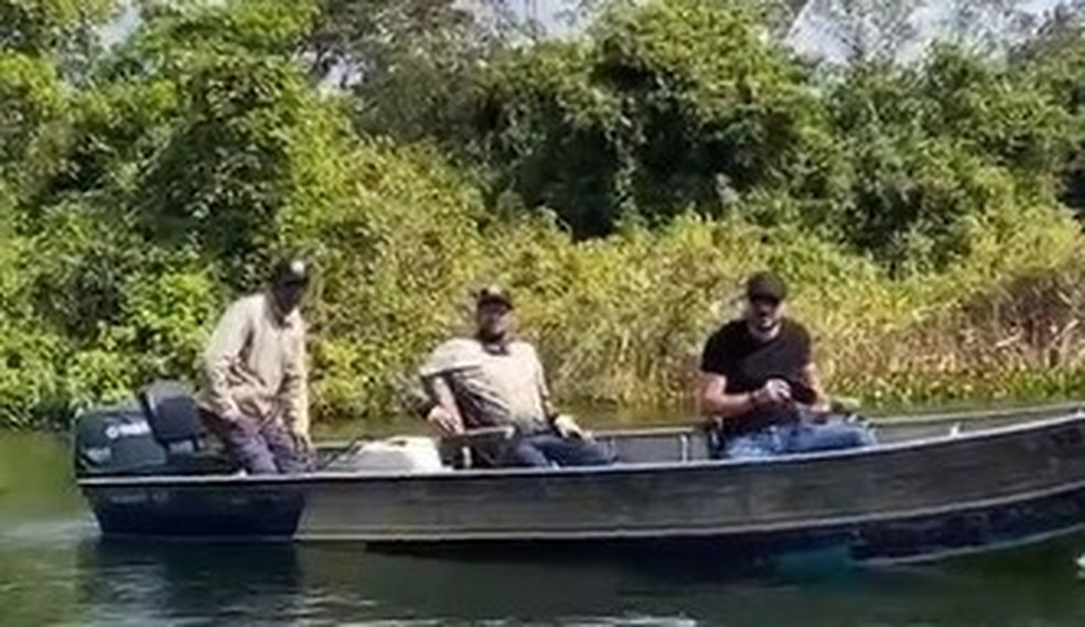 Caio durante pesca esportiva no Pantanal. — Foto: Reprodução/RedesSociais
