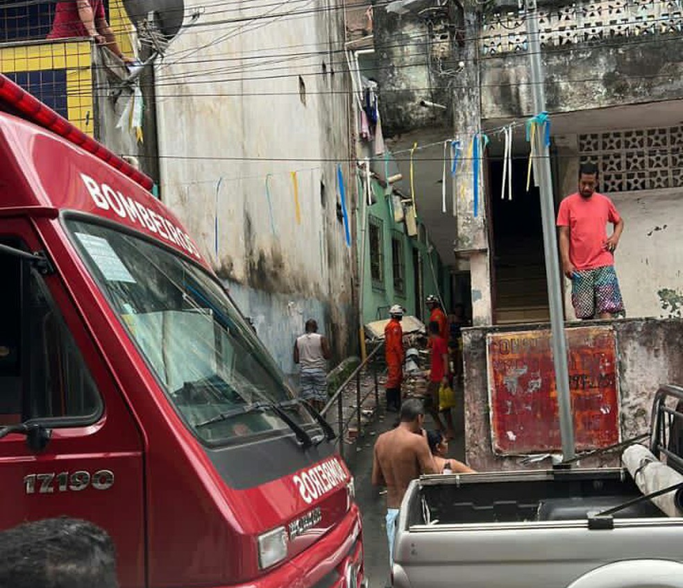 Varanda de imóvel desaba e idoso fica ferido em Salvador — Foto: Reprodução/Redes Sociais