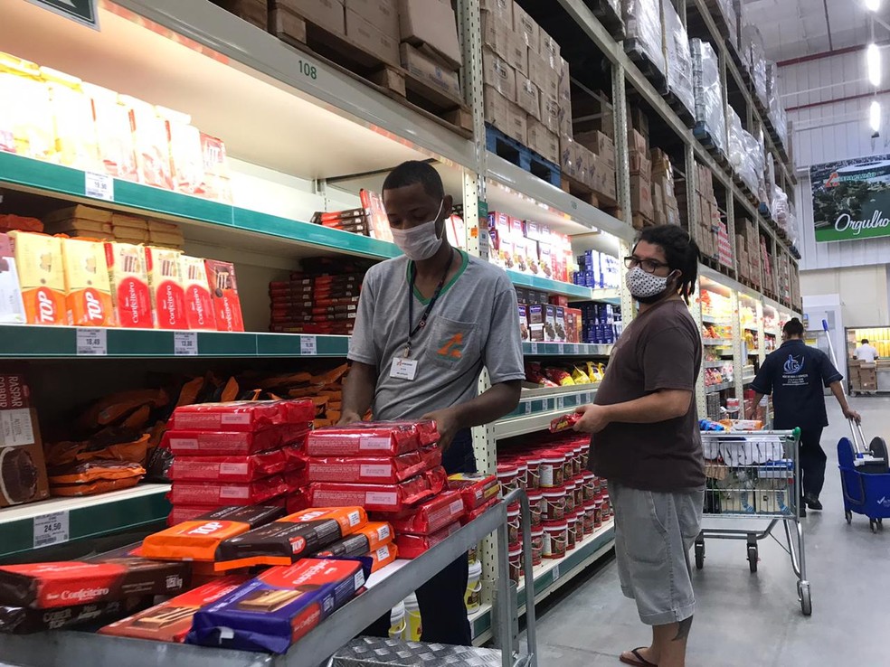 Primeira parcela do benefício para estudantes da rede pública do Ceará será paga nesta quarta-feira — Foto: Valma Silva