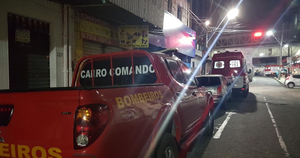 Policiais do Departamento de HomicÃ­dios e ProteÃ§Ã£o Ã  Pessoa (DHPP) vÃ£o investigar o caso.  â€” Foto: Rafaela Duarte 