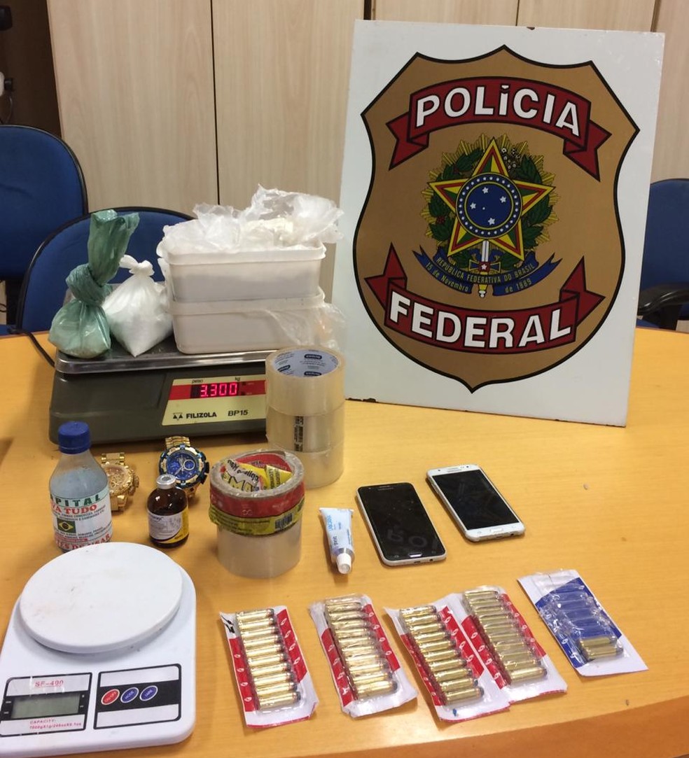 PF apreendeu balança, instrumento de manipulação de cocaína, além de munição. — Foto: Divulgação/Polícia Federal
