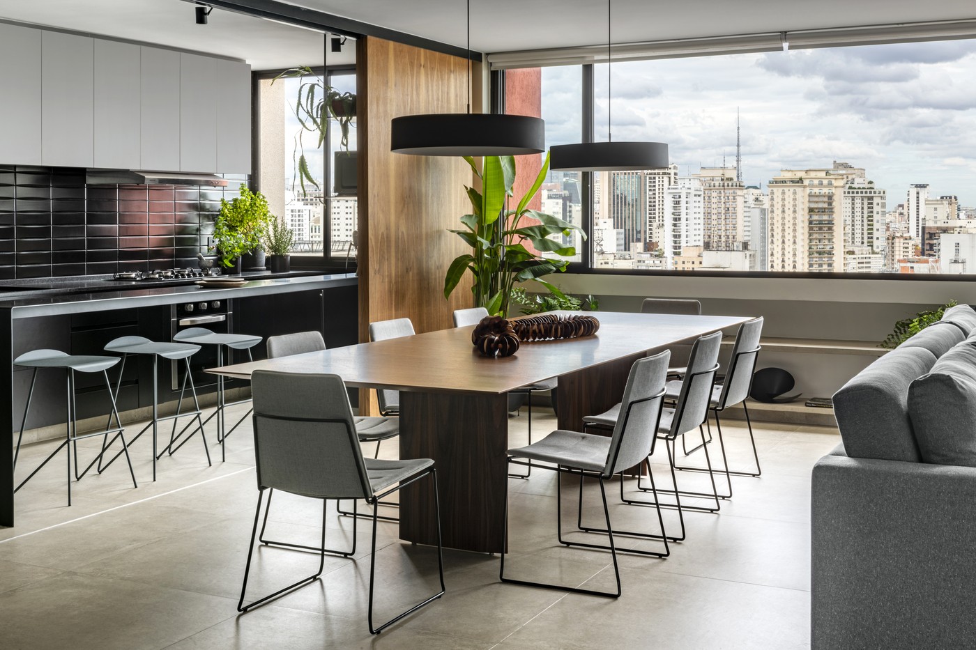 Décor do dia: sala de jantar com vista panorâmica e estilo contemporâneo (Foto: Renato Navarro)