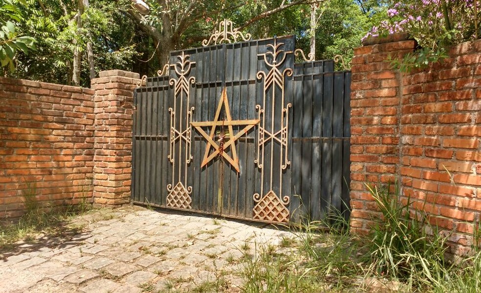 Sede do templo investigado pela Polícia Civil (Foto: Paulo Ledur/RBS TV)