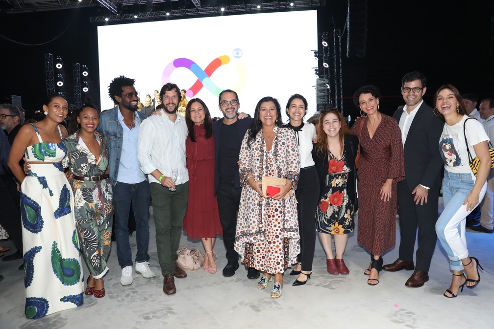 Elenco da novela 'Amor de Mãe' prestigiou a inauguração do complexo MG4, no Rio de Janeiro — Foto: Raquel Cunha/TVGlobo