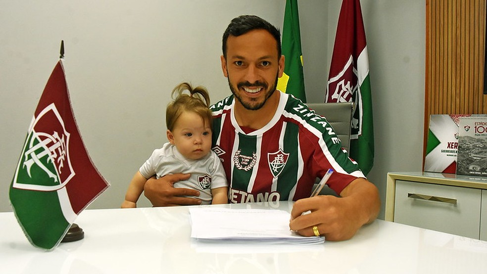 Yago Felipe renova contrato com o Fluminense — Foto: Mailson Santana/Fluminense
