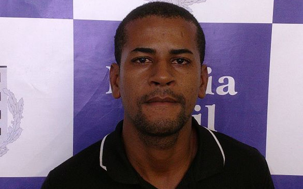 Jovem alegou à polícia que é usuário de crack e roubava para comprar droga (Foto: Divulgação/ Polícia Civil)