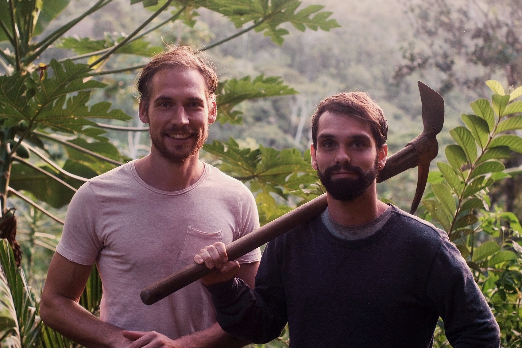 Casal Felipe Andrade Vieira Maciel e Philipp Uhl decidiu deixar a cidade em viver no campo durante a pandemia (Foto: Arquivo Pessoal) Casal Felipe Andrade Vieira Maciel e Philipp Uhl decidiu deixar a cidade em viver no campo durante a pandemia (Foto: Arquivo Pessoal)