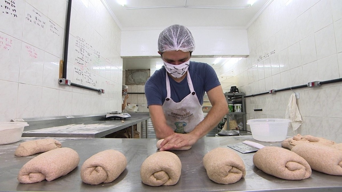 Empresário conta sua história de superação fazendo pães artesanais orgânicos thumbnail