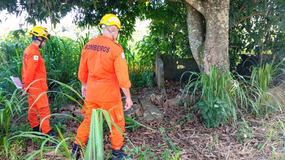 Muro de chiqueiro abandonado desaba e mata criança de 5 anos no Gama, no Distrito Federal — Foto: Corpo de Bombeiros/Divulagação