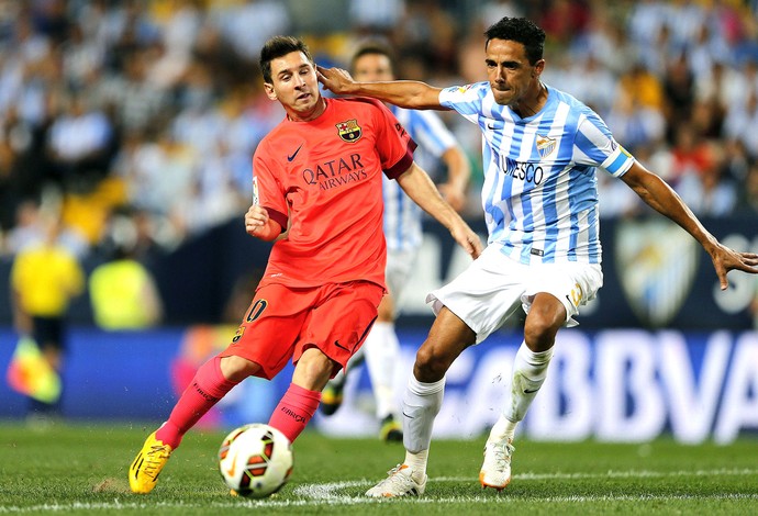 Messi e Weligton, Malaga X Barcelona (Foto: Agência EFE)