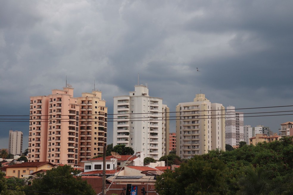 Céu nublado em Uberaba; imagem de arquivo — Foto: Maria Júlia Araújo/g1