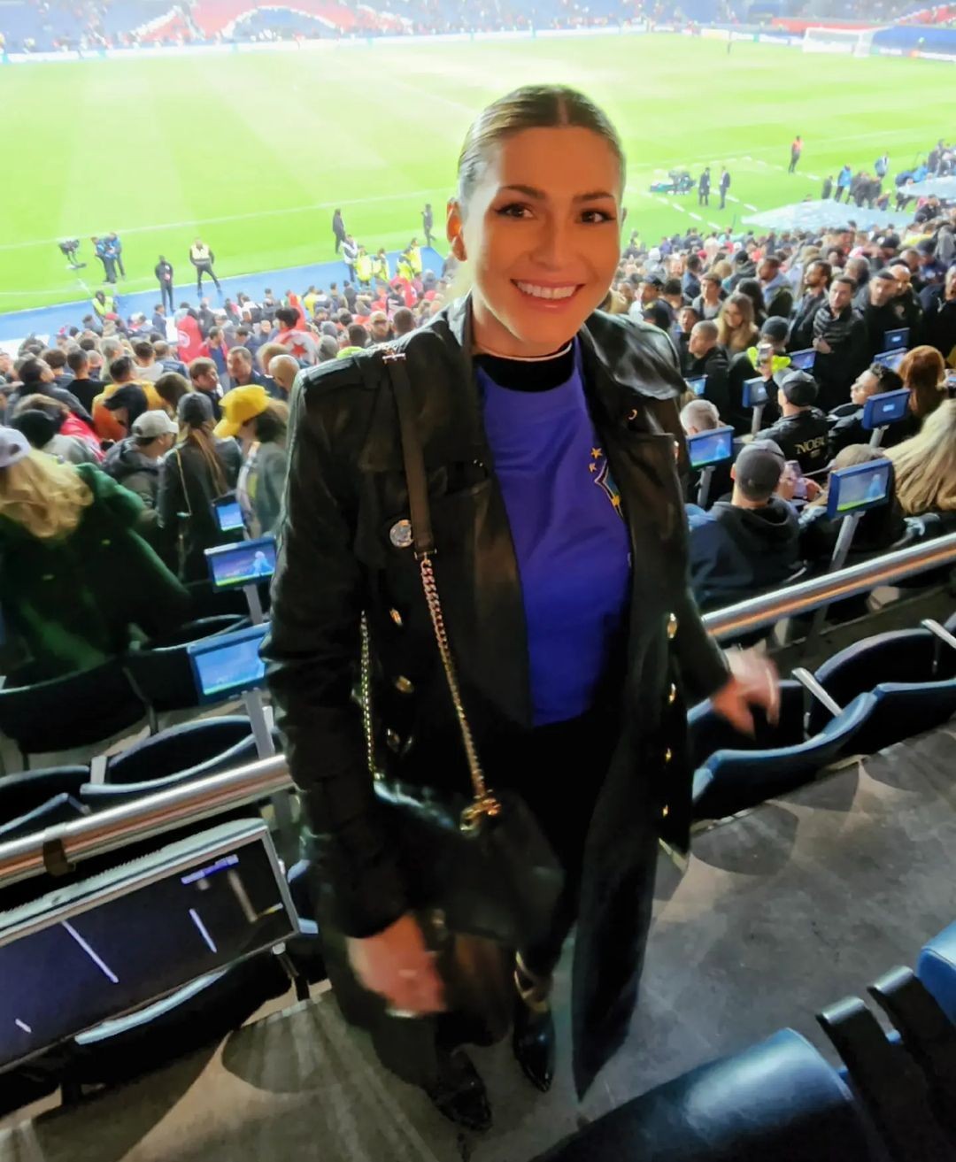 Lívia Andrade aposta em look estiloso para assistir jogo do Brasil em Paris (Foto: reprodução/instagram)