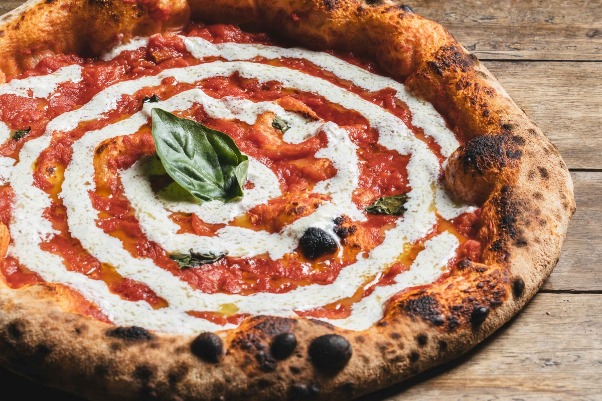 Dia da pizza: confira promoções e dicas de redondas para aproveitar uma das  datas mais saborosas do ano | Saideira | O Globo
