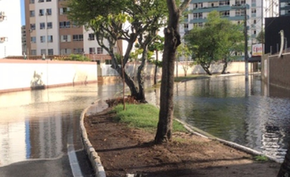 Maré alta provoca alagamento na Zona Sul de Aracaju  — Foto: SMTT/Aracaju