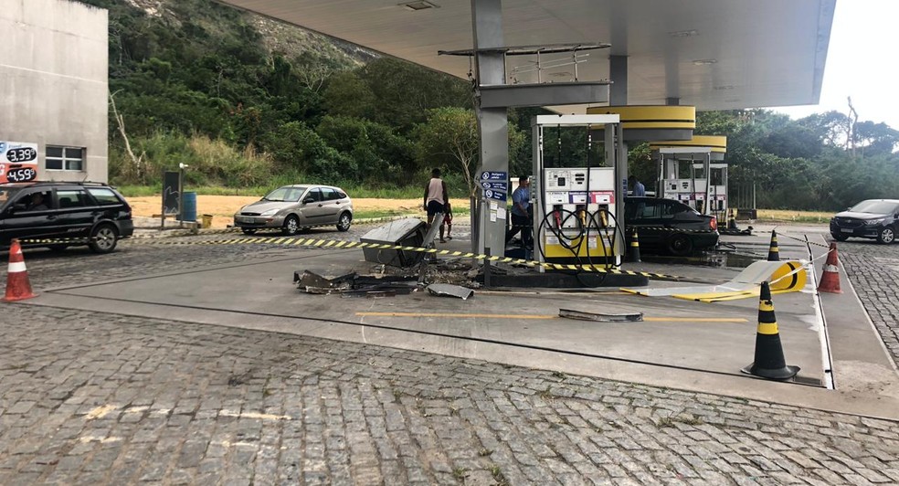 Posto furtado fica localizado na RJ-106, em Maricá, no RJ — Foto: Bruna Carvalho/Inter TV