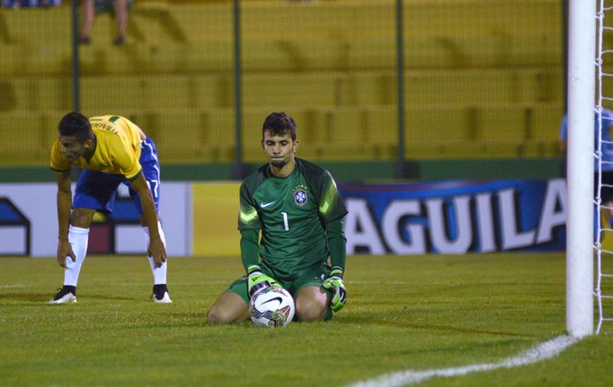 Thiago Maia e Marcos, Brasil x Uruguai (Foto: EFE)