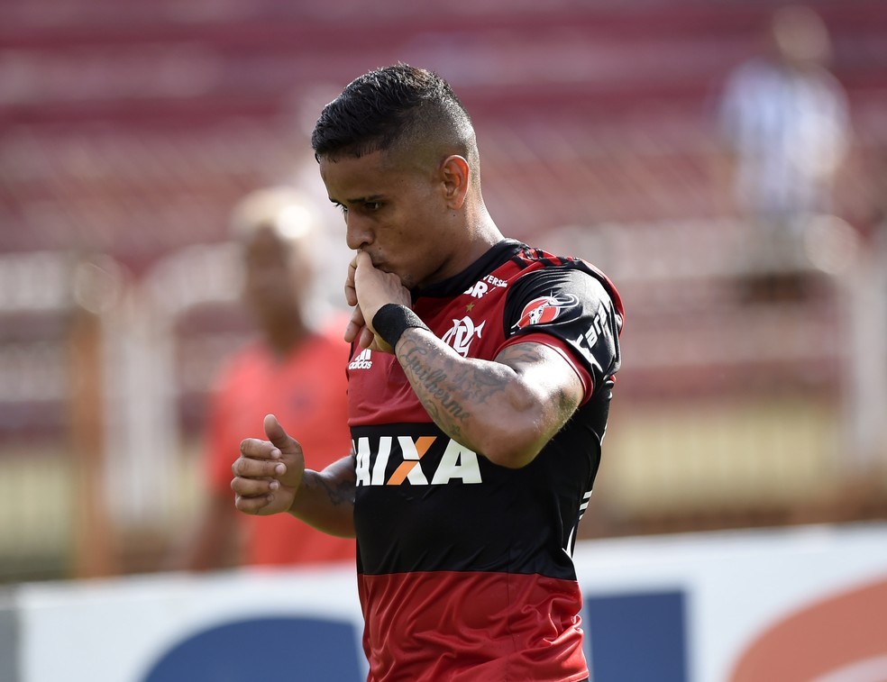 Everton em ação pelo Flamengo: clube tenta cartada para manter atacante  (Foto: André Durão)