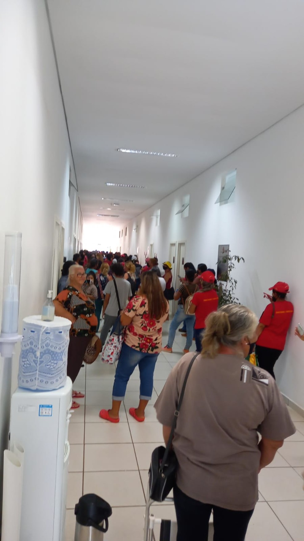Mulheres que integram a FNL ocuparam o escritório do Itesp em Presidente Prudente — Foto: FNL