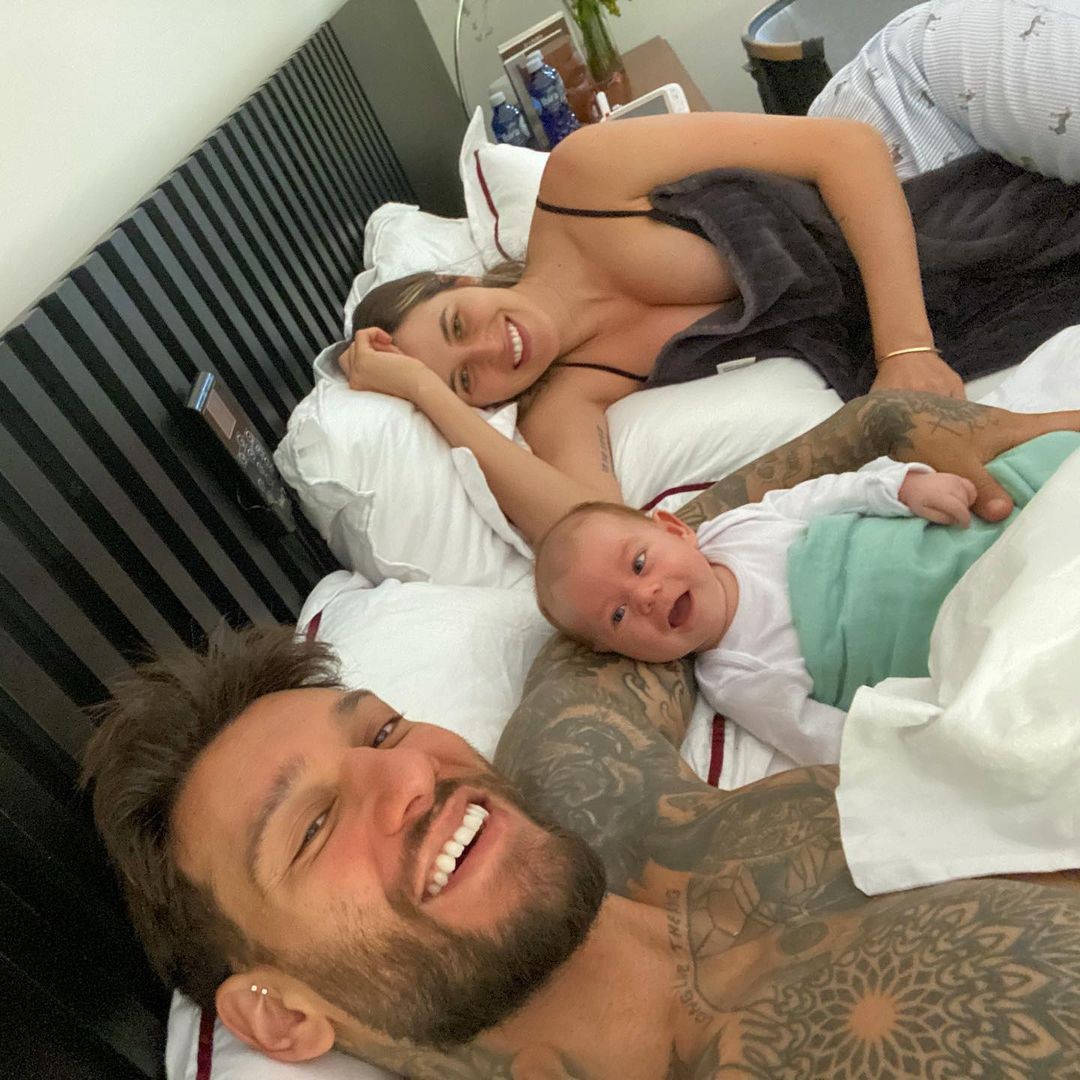 Lucas Lucco e Lorena Carvalho com o filho, Luca (Foto: Reprodução/Instagram)