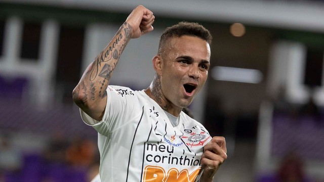 Luan comemora gol pelo Corinthians
