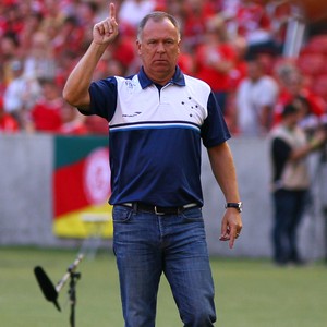 Em adeus, Mano perde e não mantém invencibilidade da Raposa no Brasileiro