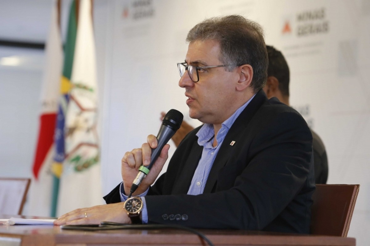 'Me parece precoce e imprudente sairmos testando muita gente', diz secretário de Saúde de MG