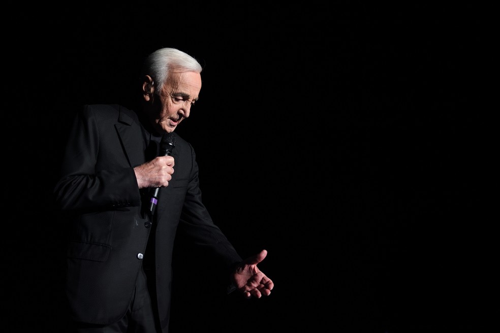 Charles Aznavour em foto de 17 de dezembro do ano passado â€” Foto: Eric Feferberg/AFP